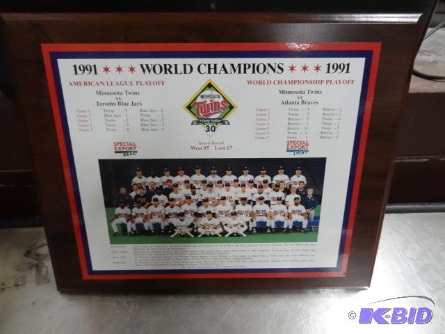 lot 14 image: 1991 Minnesota Twins special export commemora...