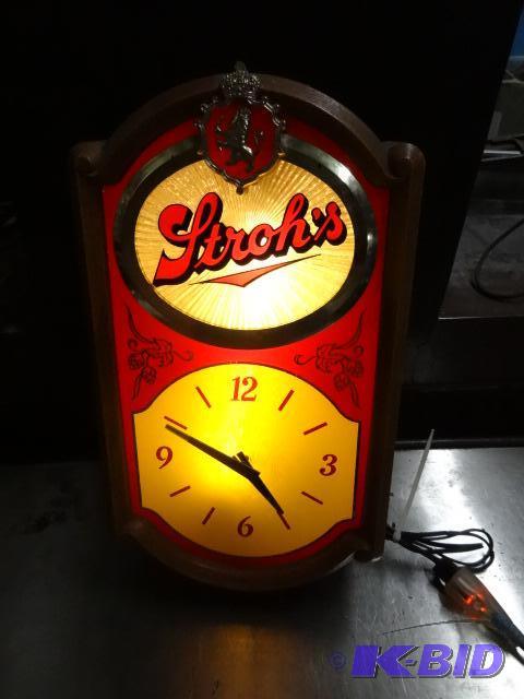 lot 2 image: Vintage Strohs lighted beer clock. 11 x 19. C...