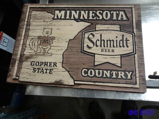 lot 20 image: Plastic Schmidt beer wall hanging. 16 x 11...