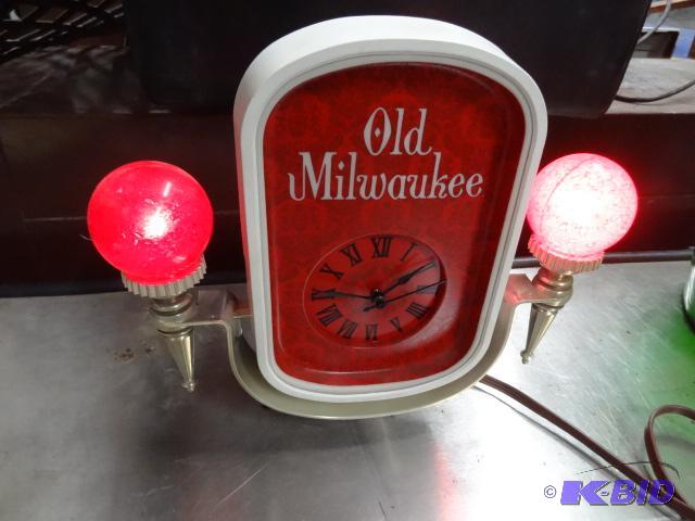 lot 21 image: Old Milwaukee lighted clock. Clock does not s...