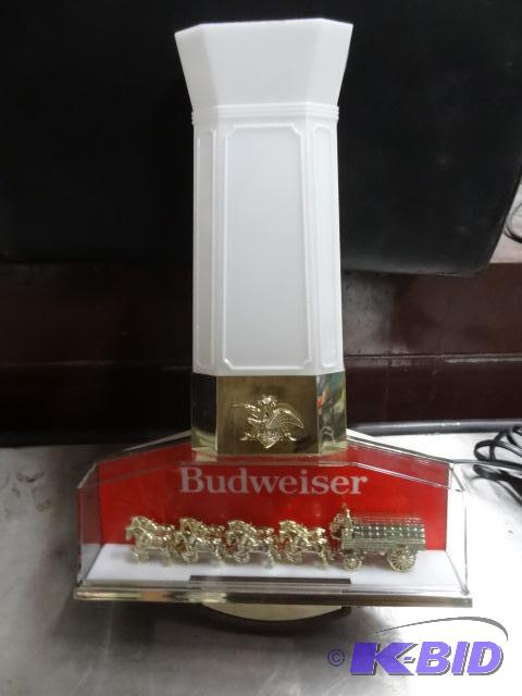 lot 23 image: Budweiser lighted wall hanging. 10 x 15...