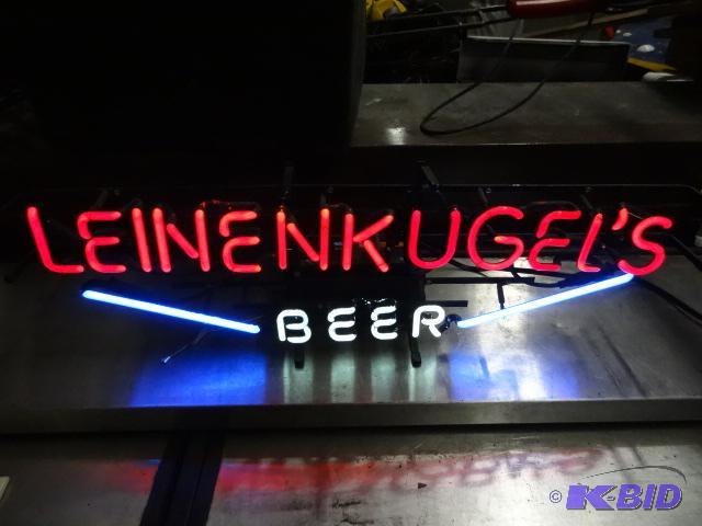 lot 33 image: 14139 Vintage leinenkugels beer neon sign. 1...