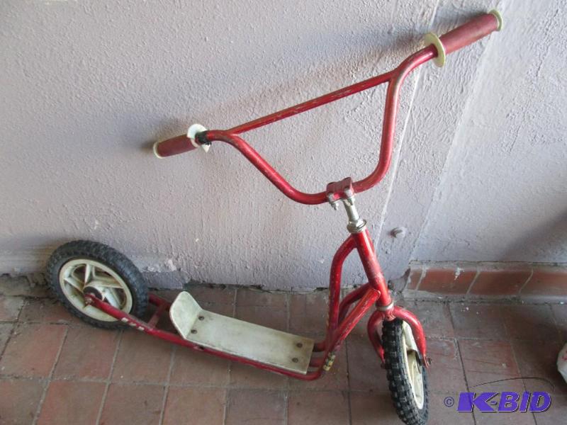 lot 157 image: Scooter...