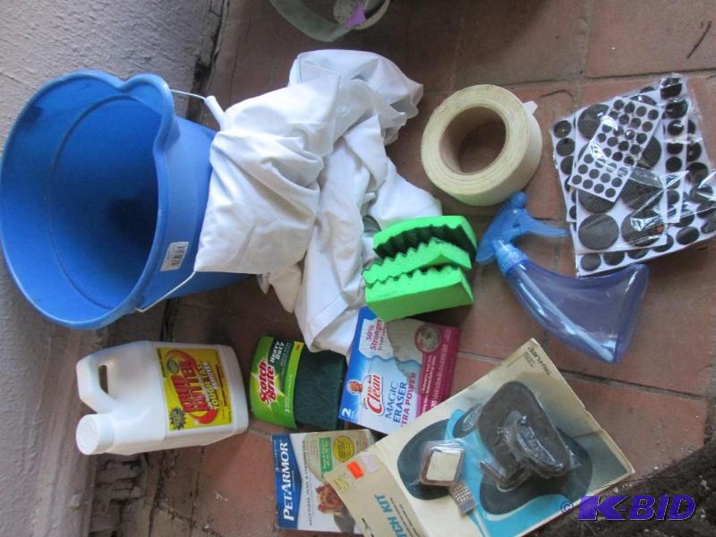 lot 184 image: Lot of assorted cleaning supplies in a blue b...