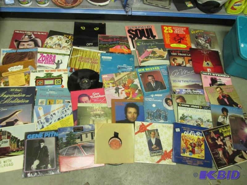 lot 190 image: Lot of assorted vintage records including Mic...