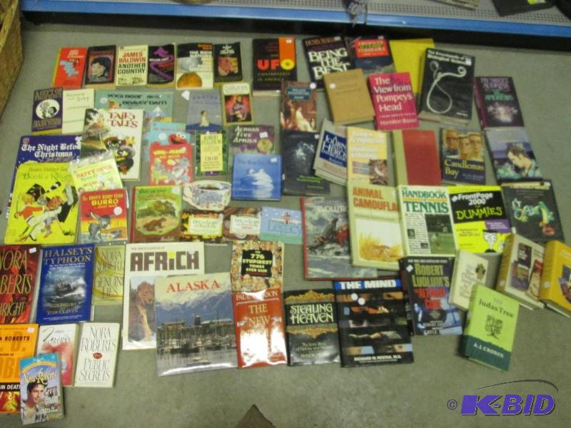 lot 192 image: Large lot of assorted books...