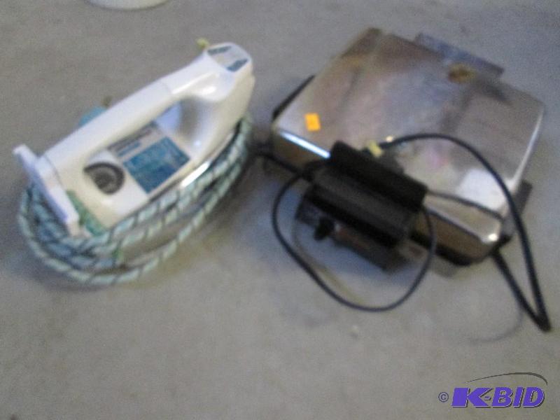 lot 206 image: Vintage Westinghouse iron and waffle maker...