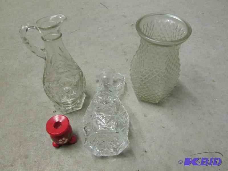 lot 208 image: Nice cut glass pitchers...