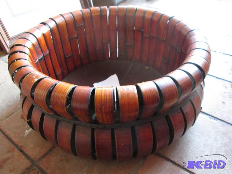 lot 21 image: Thick wood basket, 16 inches across the top...