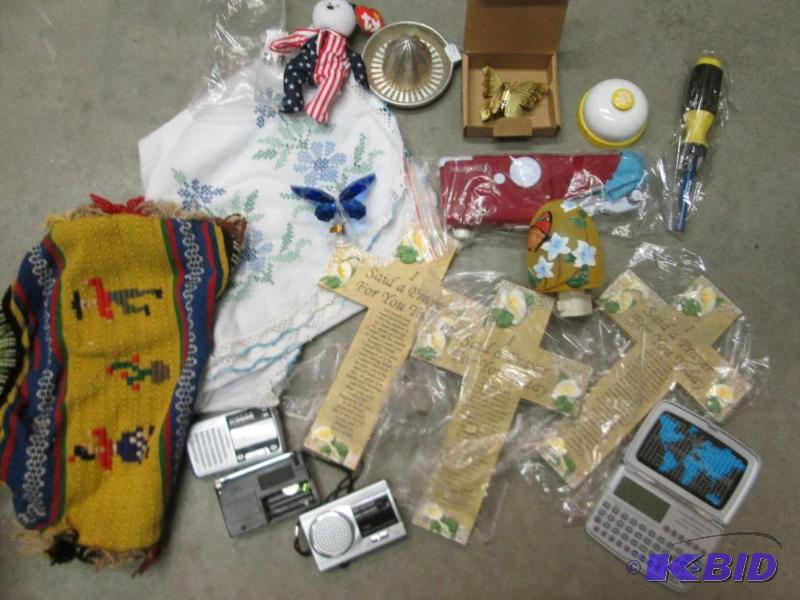 lot 214 image: Lot of assorted dcor, great for your use or r...