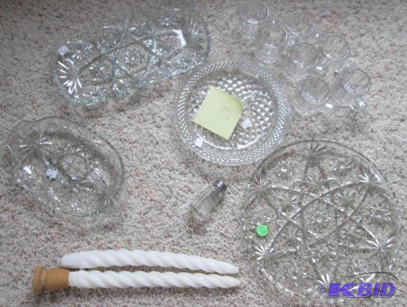 lot 260 image: mixed lot white twisted candels, salt shaker,...