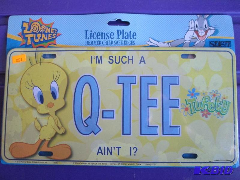 lot 64 image: New metal sign, Looney Toons Q TEE...