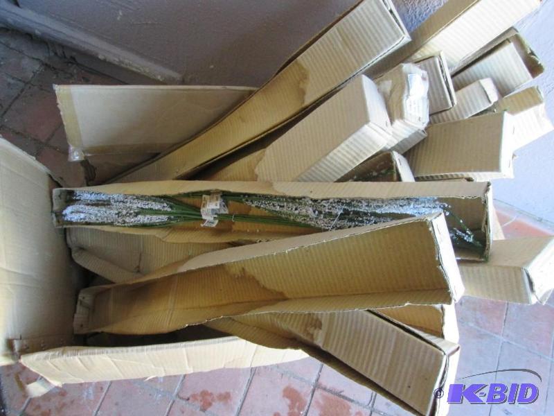 lot 74 image: Large lot of assorted floral stems, huge resa...