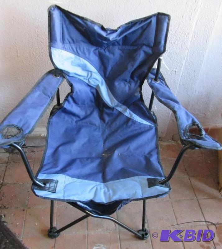 lot 77 image: Blue folding camp chair...