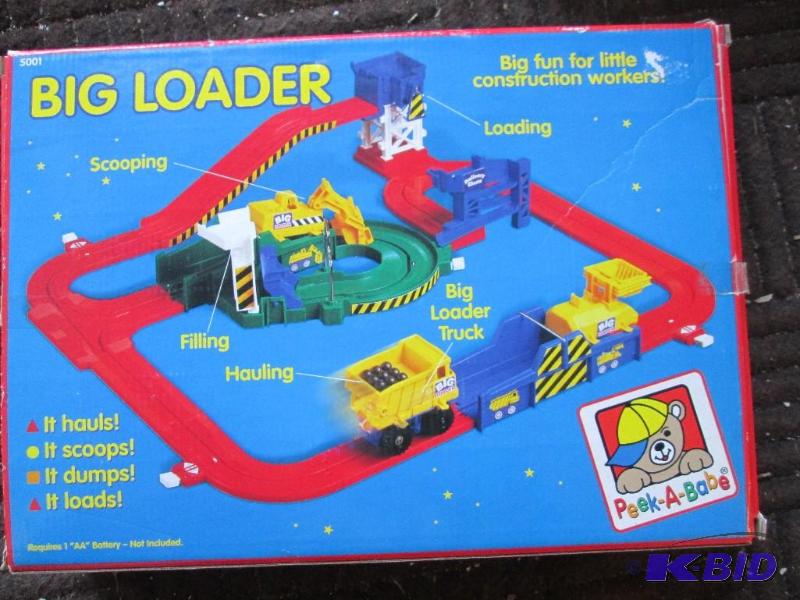 lot 89 image: Big loader toy in box...