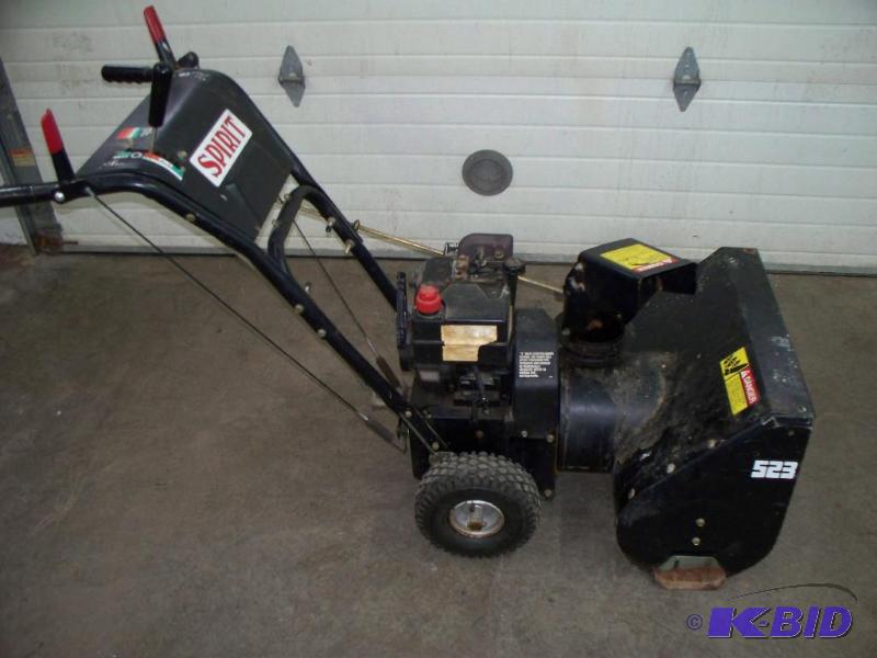 Spirit Snowblower 523 stage 5hp (works)...