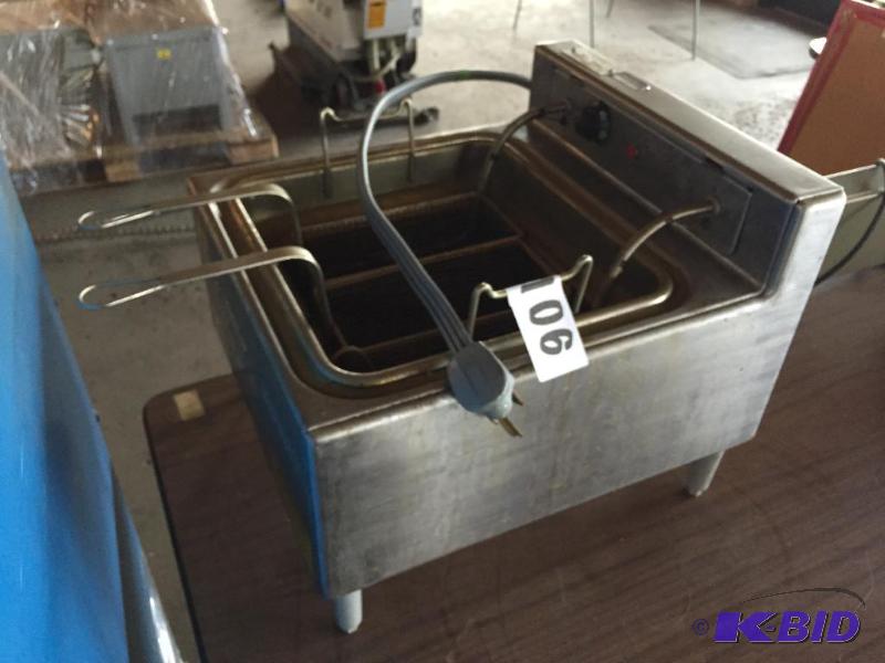 lot 106 image: Hobart counter top deep fryer unit....