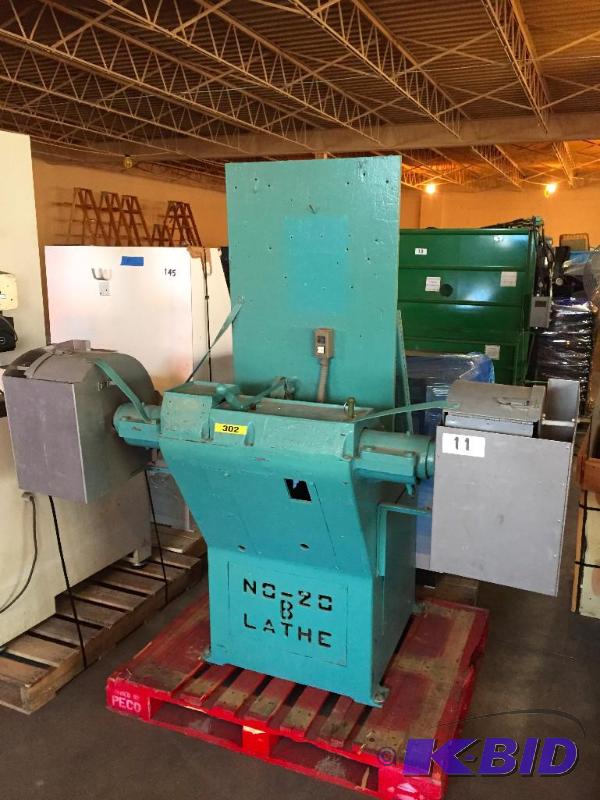 lot 11 image: Large heavy duty grinder  buffer....