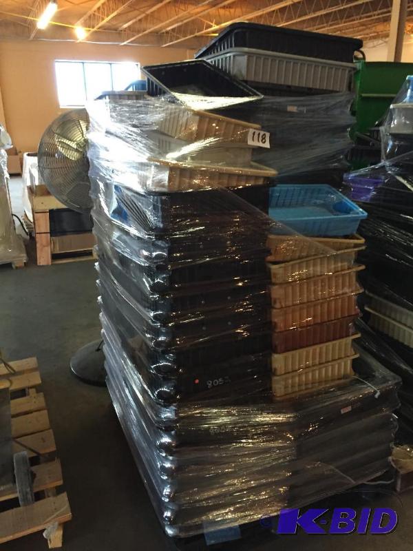 lot 118 image: Pallet lot of misc. plastic stacking parts bi...