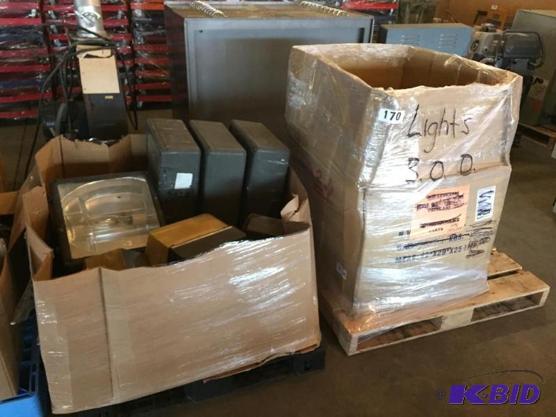 lot 170 image: 2 large boxes of heavy duty lights....