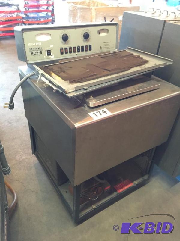 lot 174 image: Sorvall laboratory centrifuge....