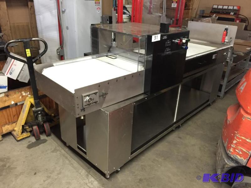 lot 31 image: Conveyor on roller base....