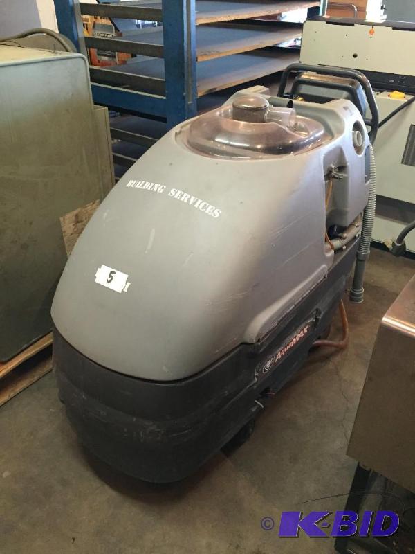 lot 5 image: Advance AquaMax floor cleaner  scrubber. Con...