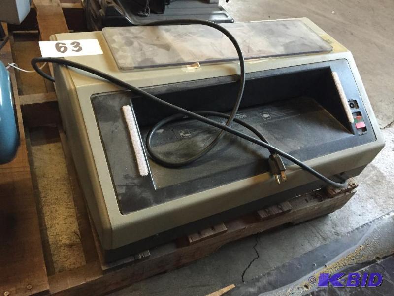 lot 63 image: Fellowes heavy duty paper shredder....