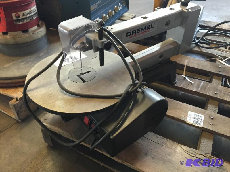 lot 64 image: Dremel 16" jig saw. Looks nearly new....