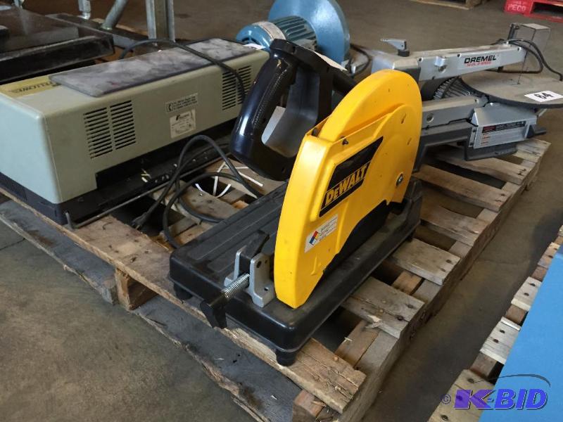 lot 65 image: DeWalt 14" metal cutting chop saw. Looks...