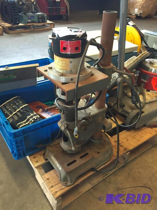 lot 67 image: 1 hp router head and stand unit....