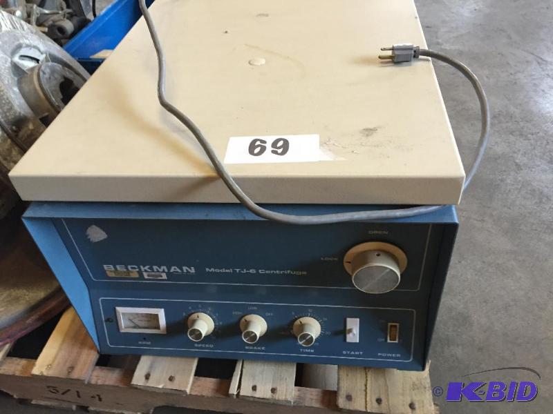 lot 69 image: Beckman TJ-6 laboratory centrifuge....