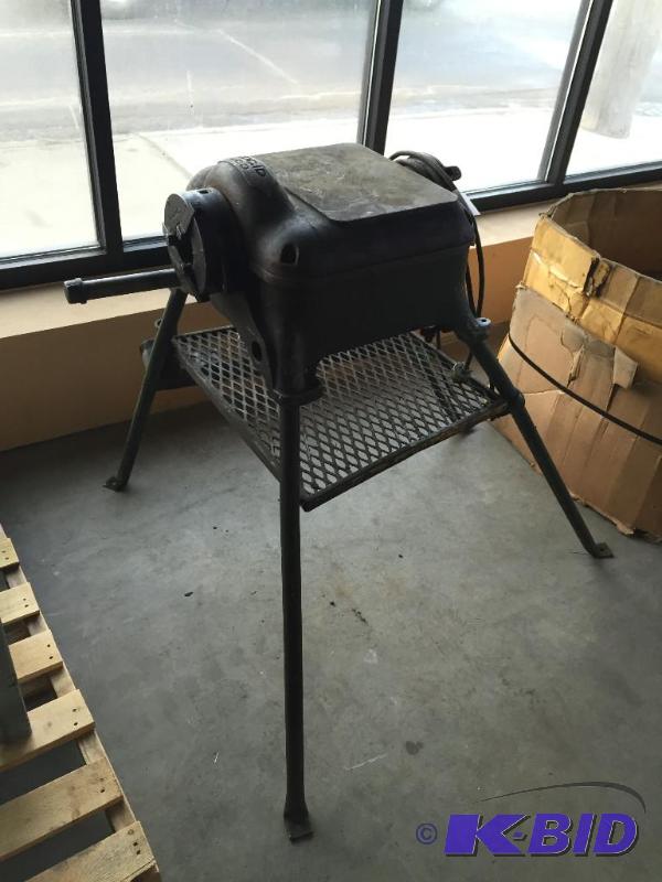 lot 9 image: Ridgid pipe threader. Model 400....