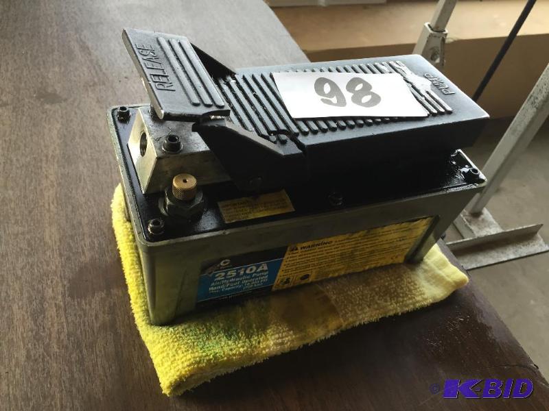 lot 98 image: Air over hydraulic foot pedal. Has cracked pe...