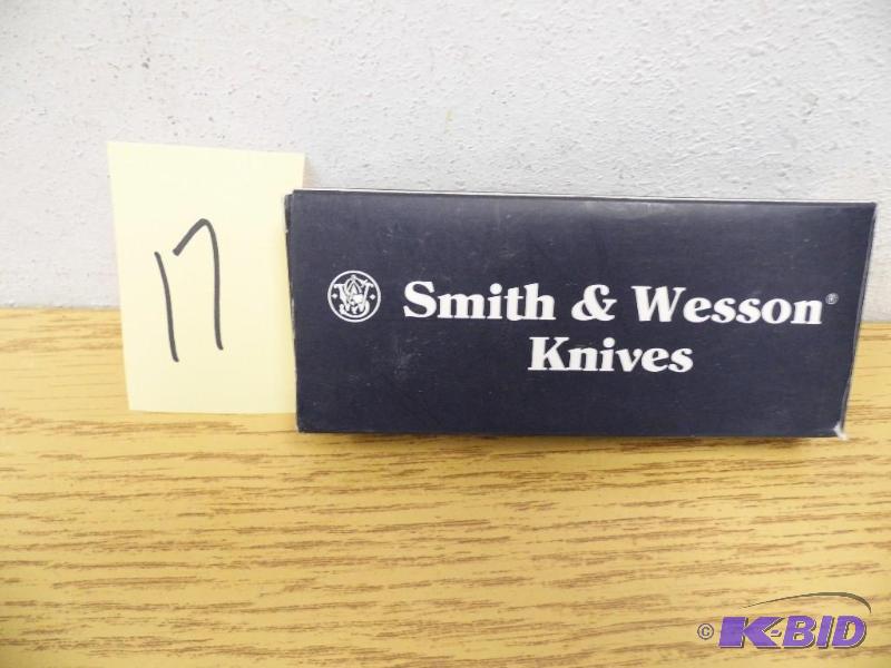 lot 17 image: Smith & Wesson