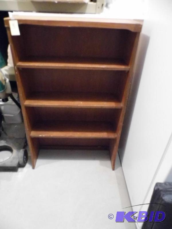 lot 3 image: Shelf