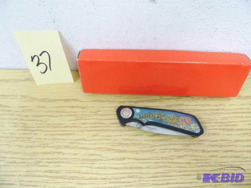 lot 37 image: Happy Holidays