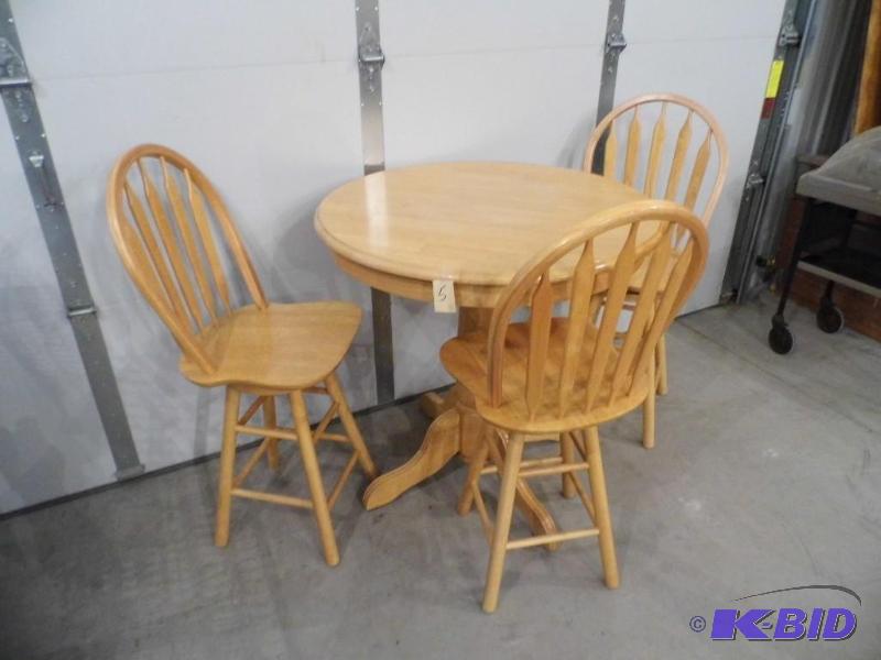 lot 5 image: Table & Chairs