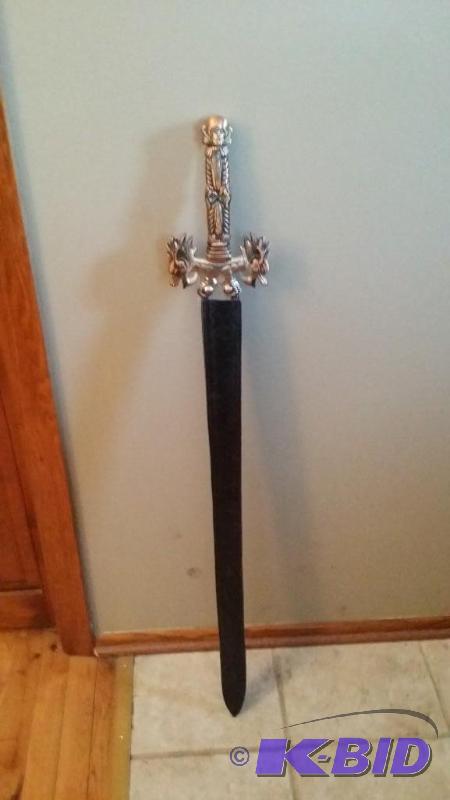 lot 1 image: Sword