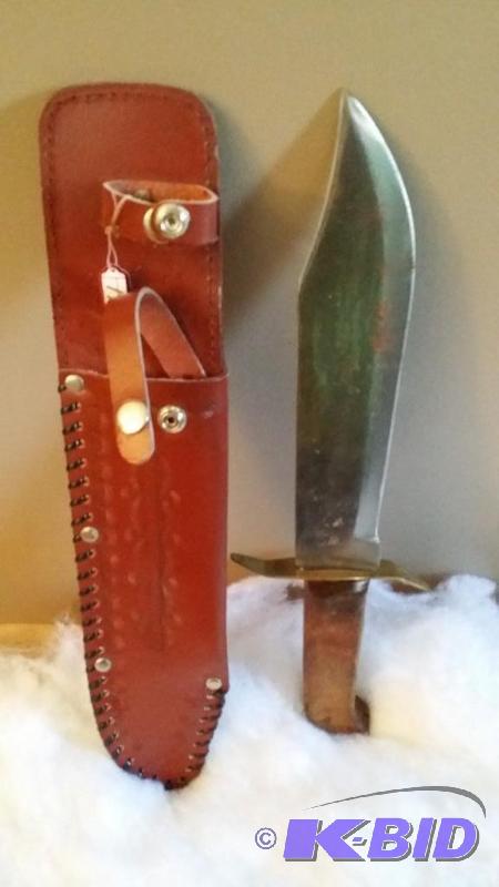 lot 17 image: Bowie style knife