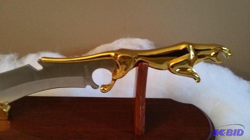 lot 19 image: Jaguar handle knife