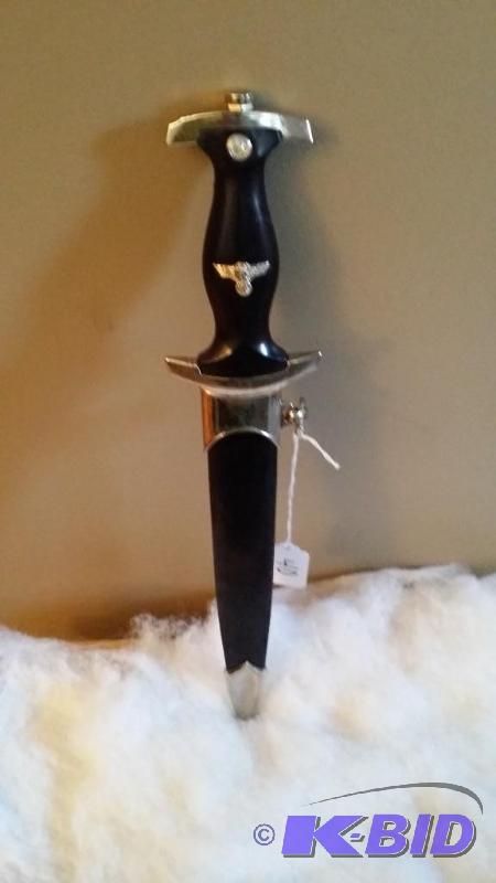 lot 40 image: Knife