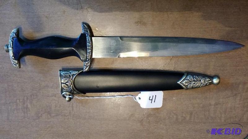 lot 41 image: Natzi Knife