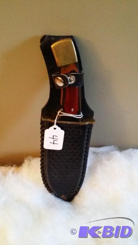lot 44 image: White Tail Hunting Knife