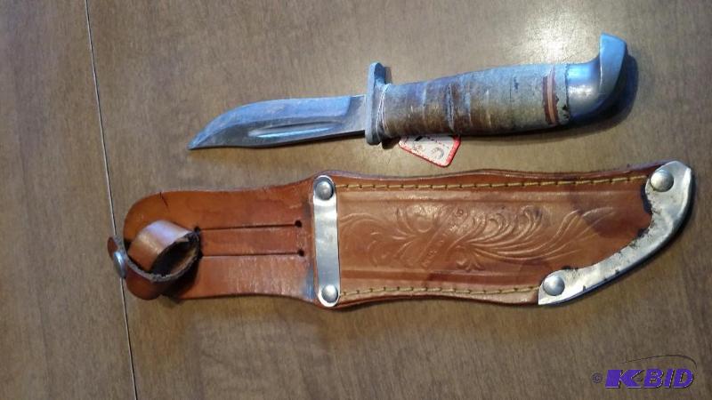 lot 60 image: Knife