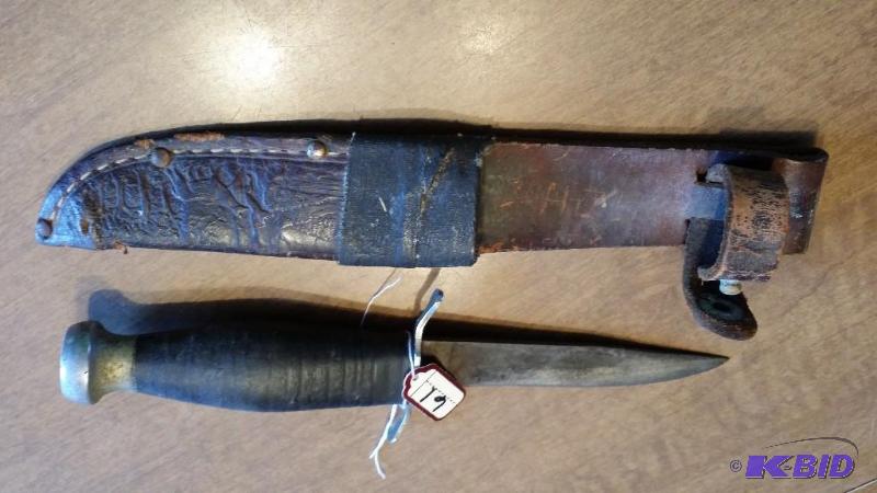lot 61 image: Knife