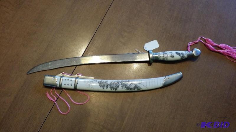 lot 66 image: Knife