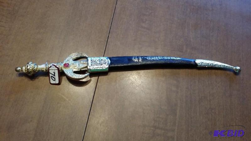 lot 70 image: Knife