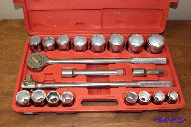 lot 11 image: 21 Piece 34 Drive Socket Set