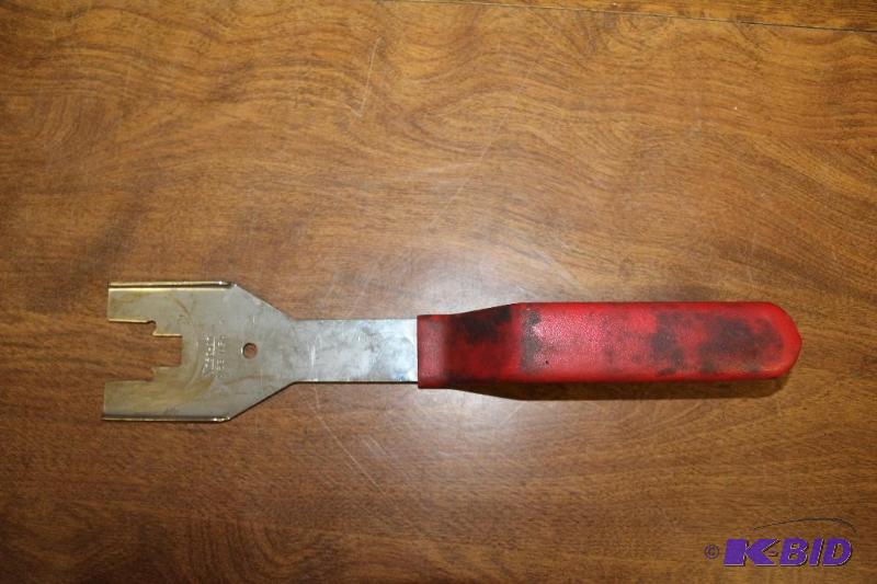 lot 116B image: Snap-on Door Handle Tool